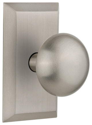 Single Studio Plate With New York Knob, Satin Nickel