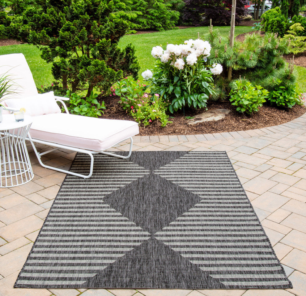 Novogratz Villa Cavallo Polypropylene Charcoal Indoor Outdoor Rug, 6'7"x9'6"
