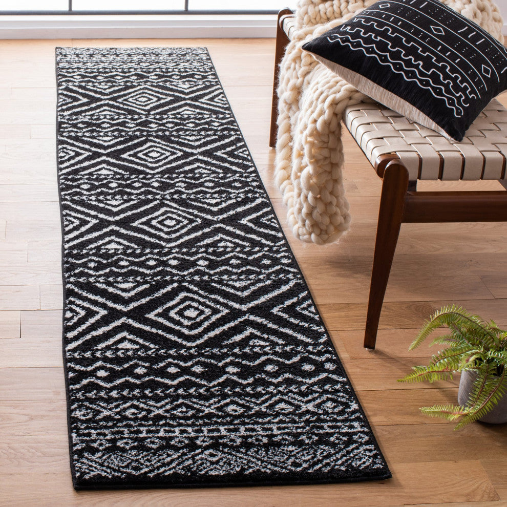 Safavieh Tulum Tul267Z Moroccan Rug, Black and Ivory, 6'7"x6'7" Round