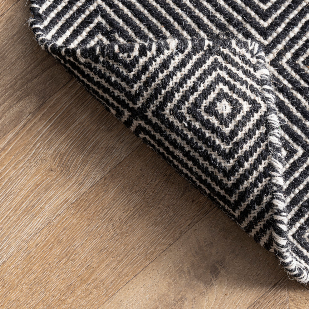 Nuloom Hand-Tufted Trellis Rug, Black 5'x8'