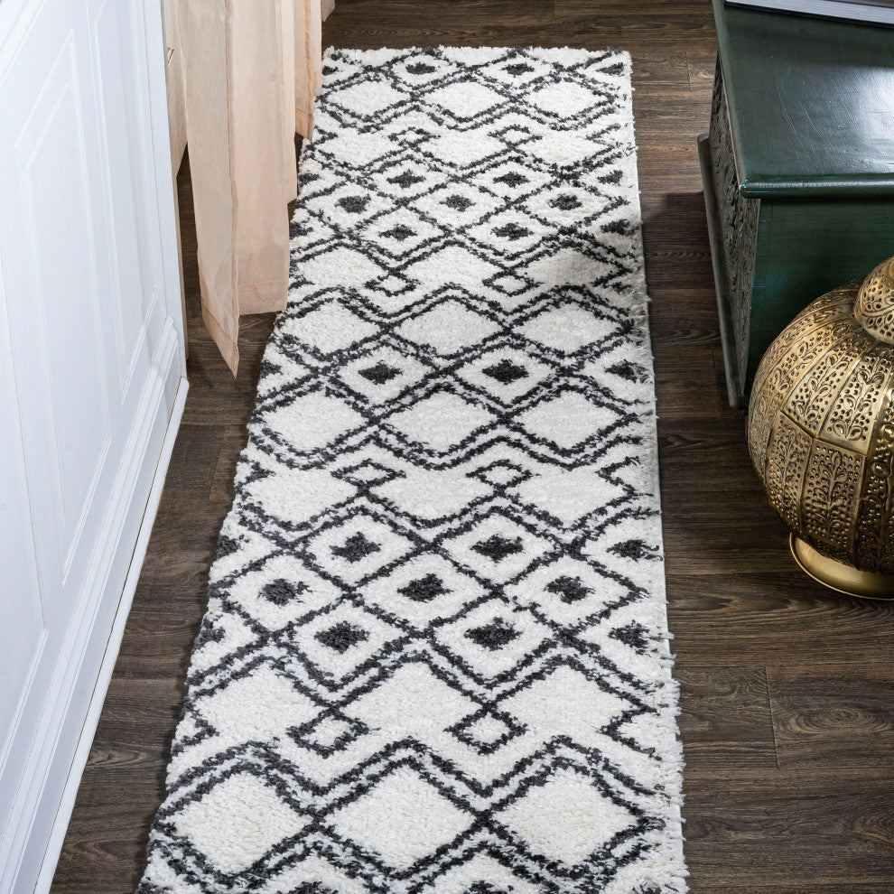 Caimari Moroccan Diamond Shag White/Black 2'x8' Runner Rug