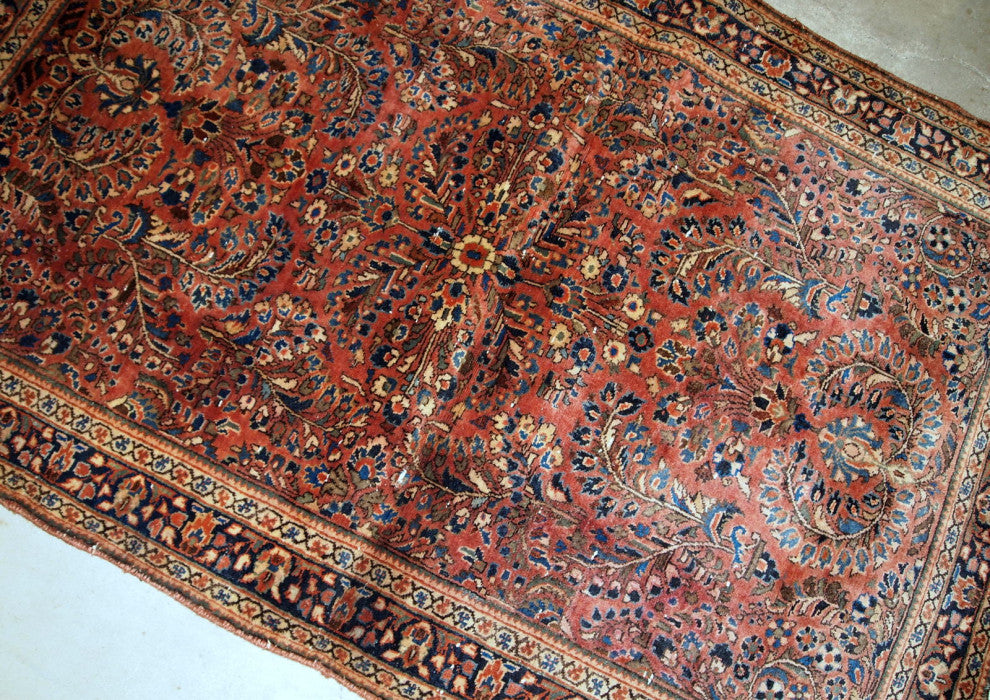 Handmade antique Persian Sarouk rug 3.5' x 5.3' (106cm x 161cm) 1920s
