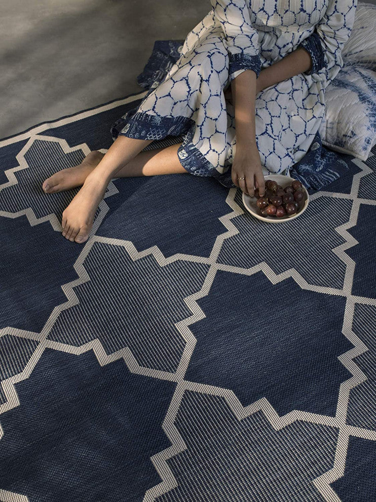 Outdoor Collection Trellis Diamond Rug Geometric Rug, Navy, 7'10"x10'