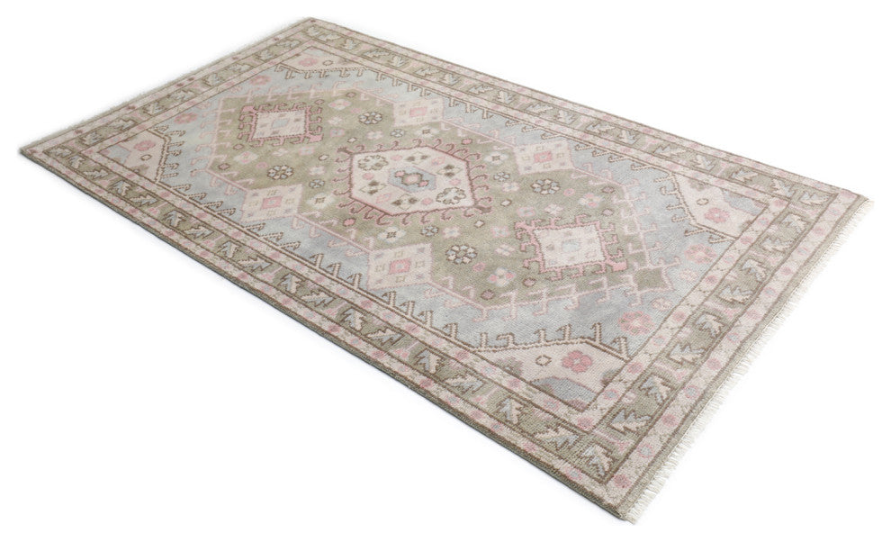 Utica, Handmade Area Rug 5' 0" x 8' 0"