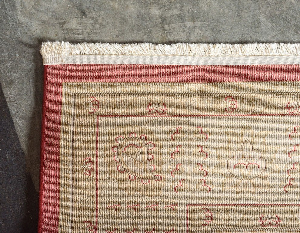 Traditional Stirling 4' Square Rouge Area Rug