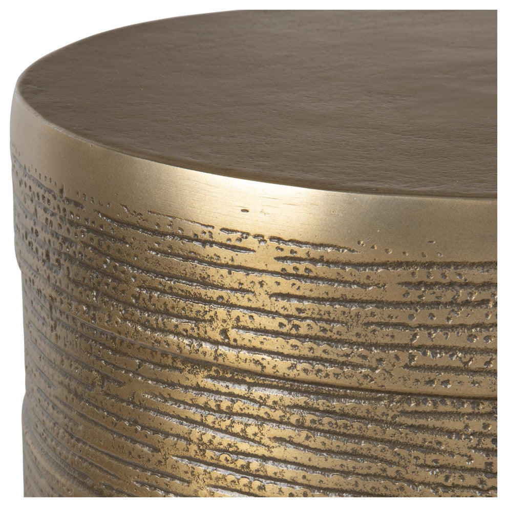 Close-up of top rim/finish on a white background (alternate_white_close).