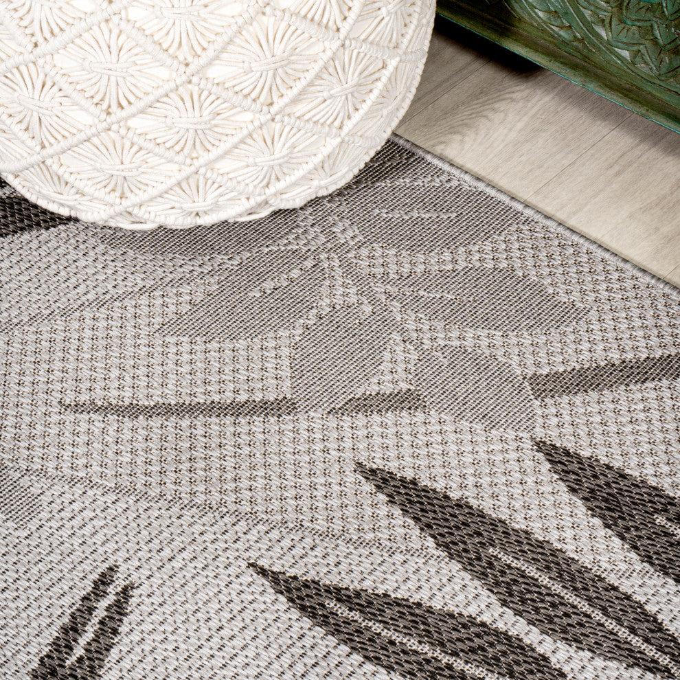Havana Tropical Palm Leaf Indoor/Outdoor Area Rug, Gray/Black, 4 X 6