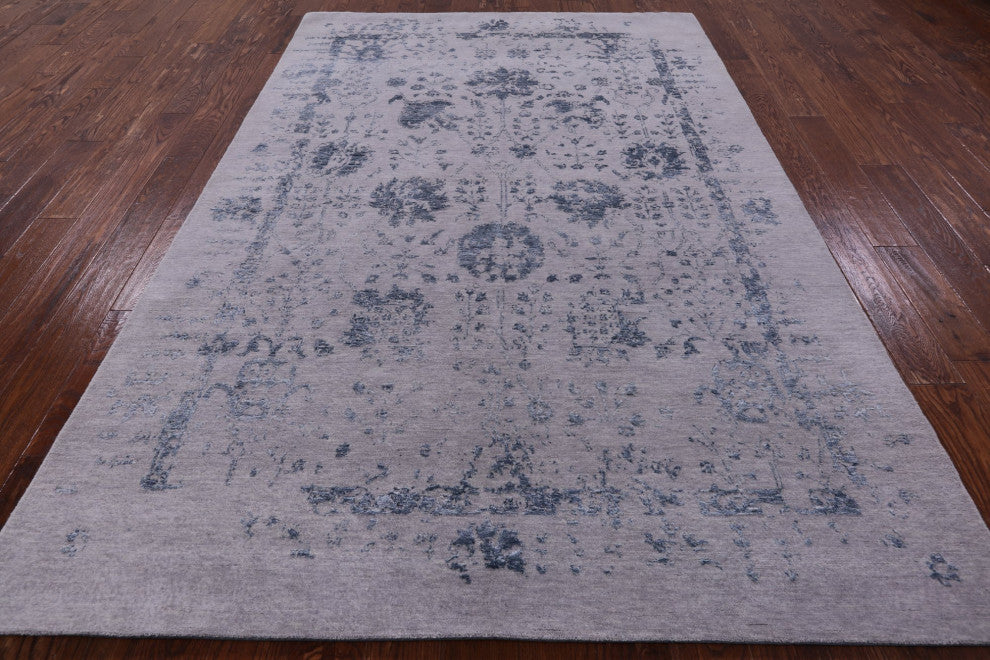 6' 1" X 9' 1" Persian Wool and Silk Hand Knotted Rug Q6281