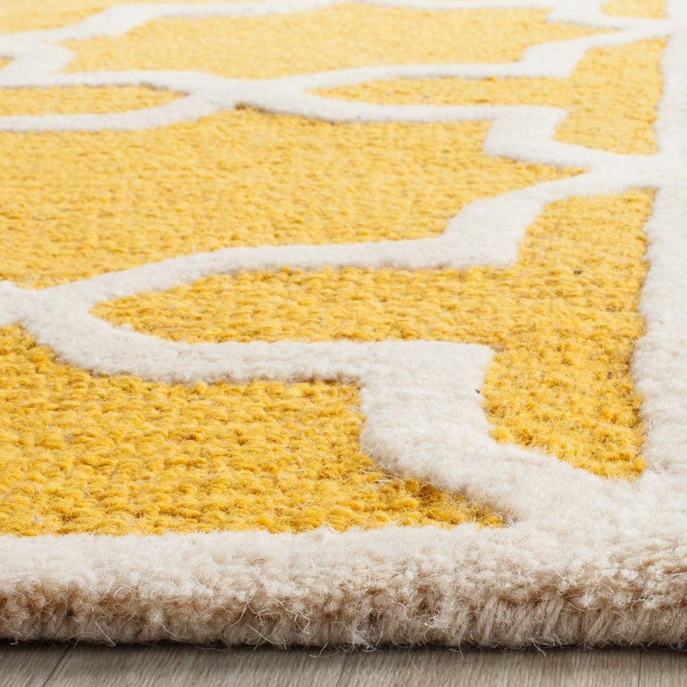 Safavieh Cambridge CAM125Q 6' Round Gold Rug