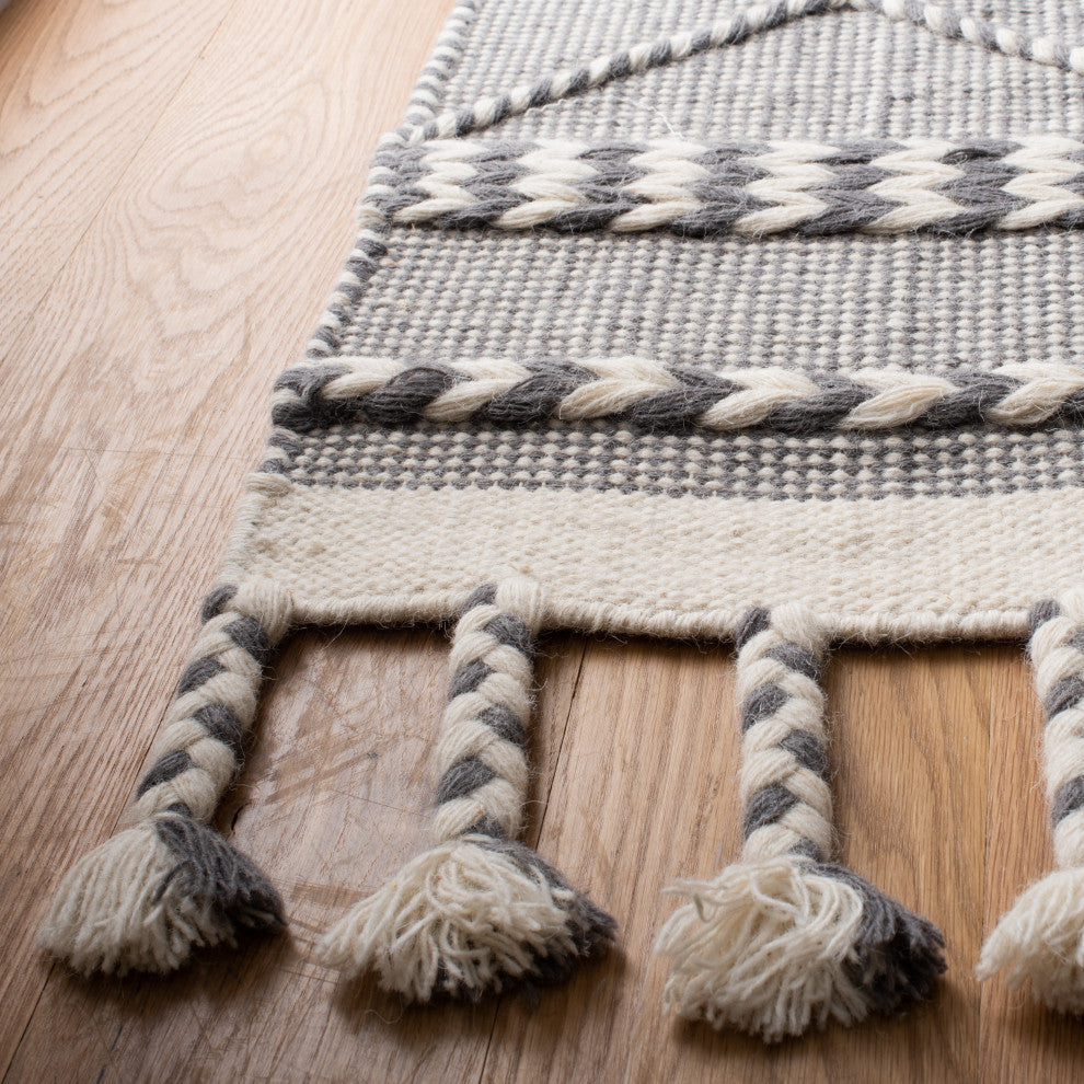 Safavieh Casablanca Collection CSB575F Rug, Grey/Ivory, 6' X 9'