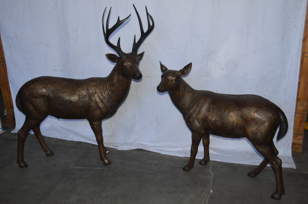 Pair of life size deer bronze statue - Size: 17"L x 44"W x 52"H.