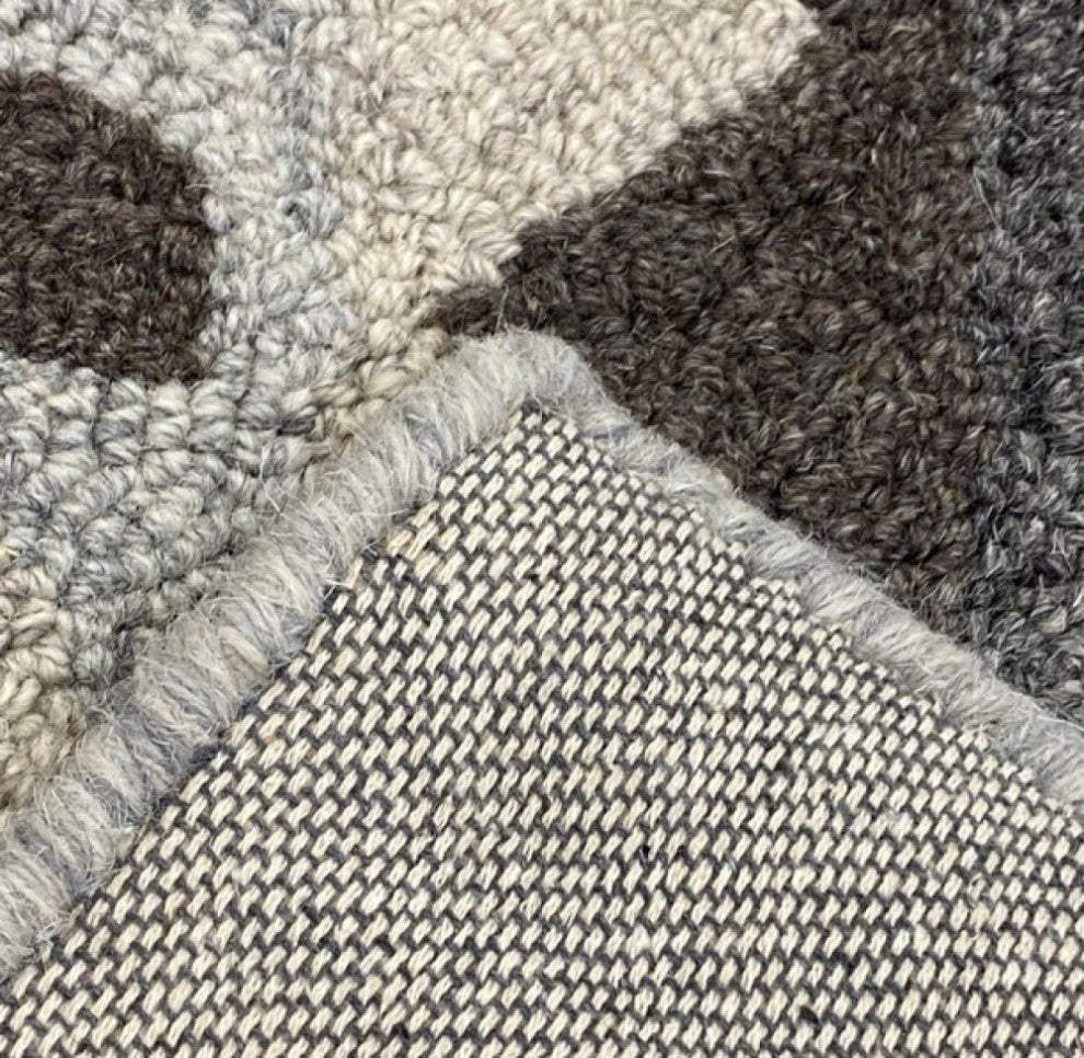7" x 9" Gray and Ivory Classic Decorative Area Rug