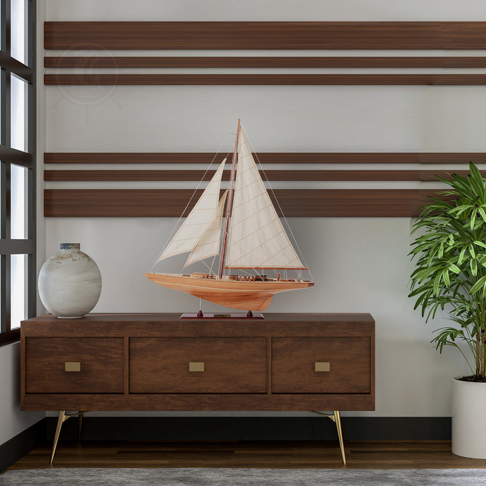 Endeavour Sm Wooden model sailing boat
