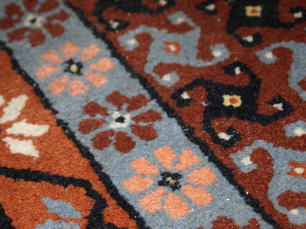 Handmade vintage Moroccan Berber rug 2.6' x 5.6' (81cm x 170cm) 1970s