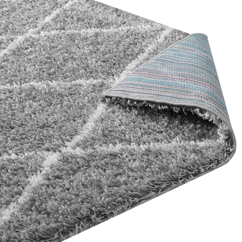 Gray and Ivory Toryn Diamond Lattice 5x8 Shag Area Rug