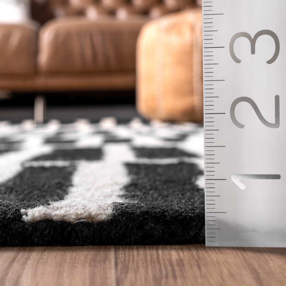 Nuloom Irregular Parallel Bars Area Rug, Black 4'x6'