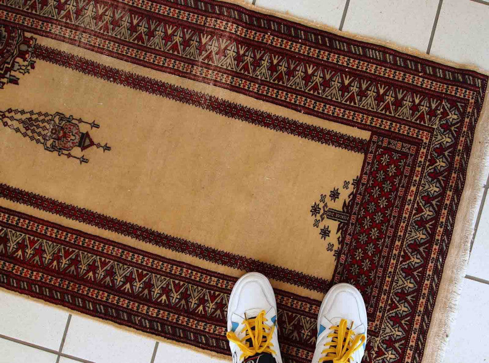 Handmade Vintage prayer Pakistani Lahore Rug, 2.5'x4.6', 77cmx140cm 1960s