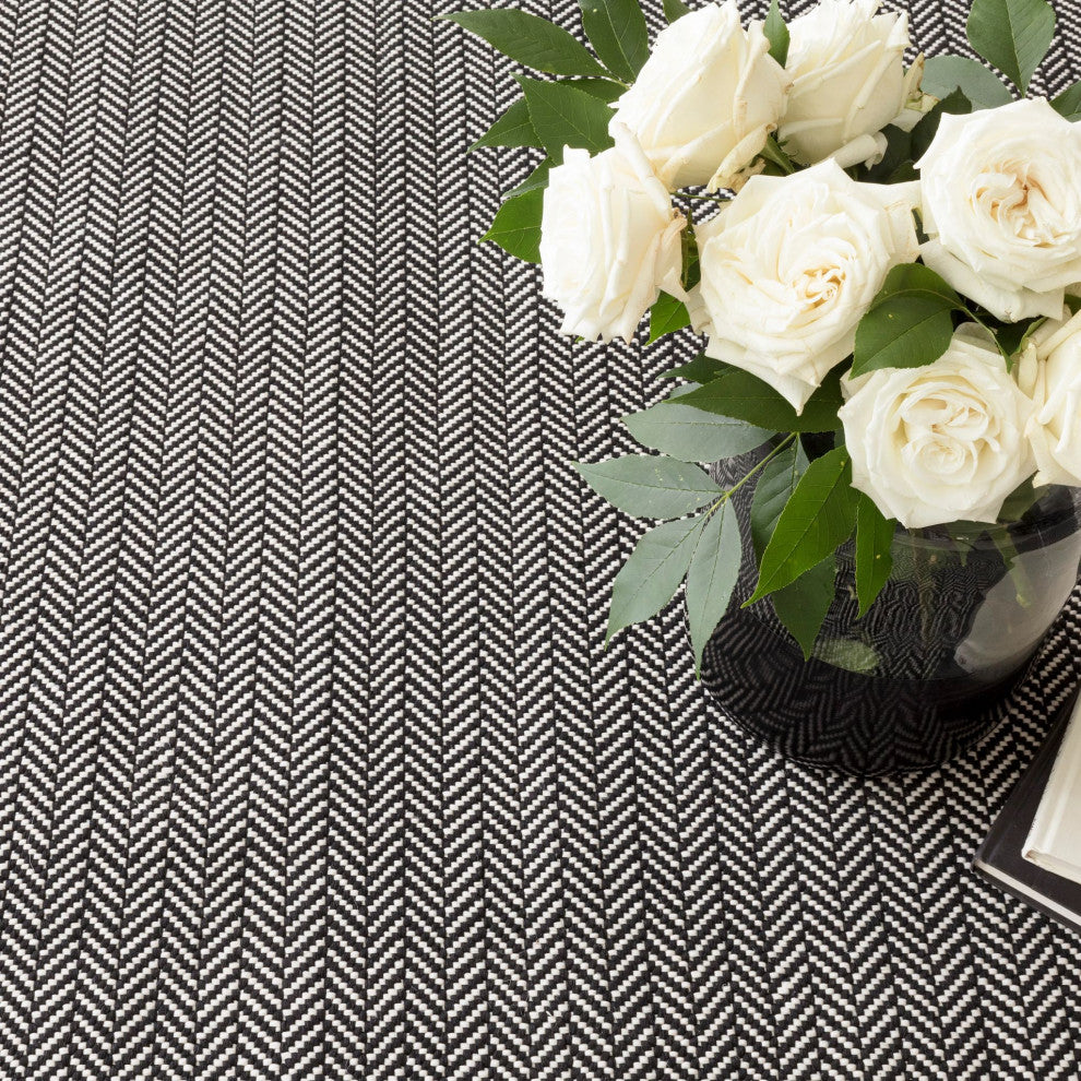 Dash & Albert Herringbone Black/Ivory Indoor/Outdoor Rug, Black, 2' x 3'