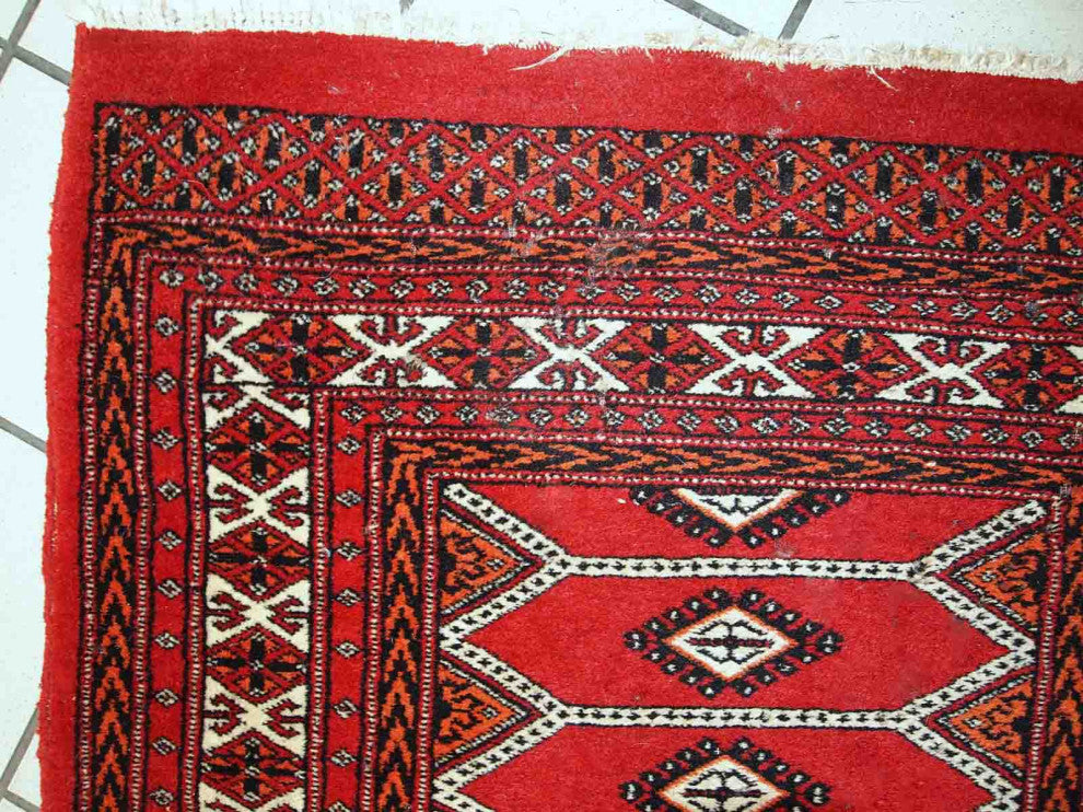 Handmade Vintage Pakistani Lahore Distressed Rug, 2.6'x4.7', 81cmx145cm 1960s