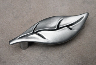 Large Smooth Leaf Pull, Antique Bronze