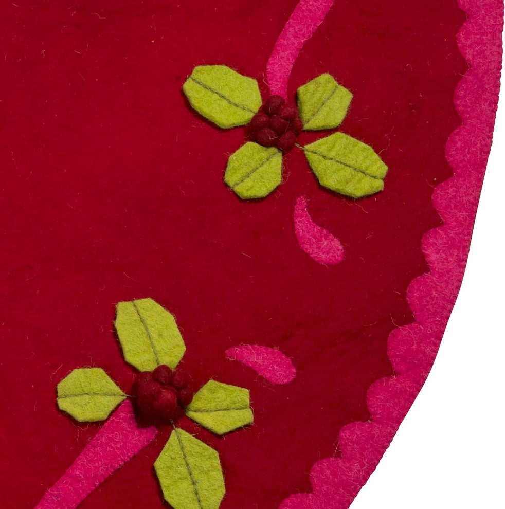 Berries Christmas Tree Skirt in Red