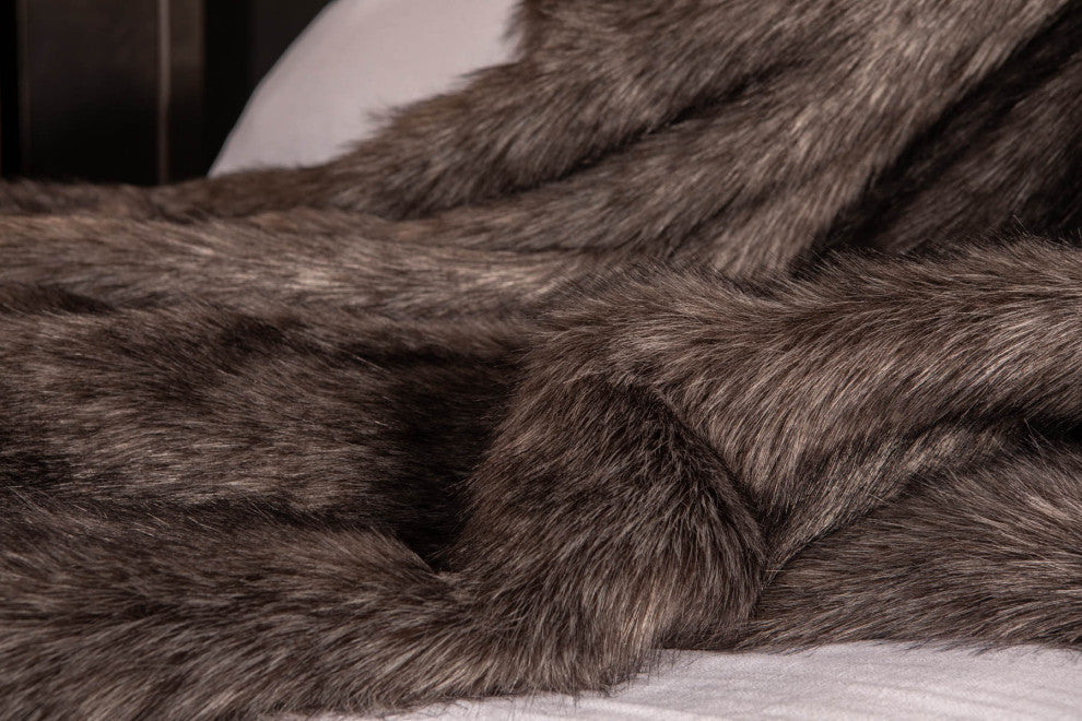 LUZIO Silver Fox Vegan Faux Fur Rug/Throw 55.1x78.7