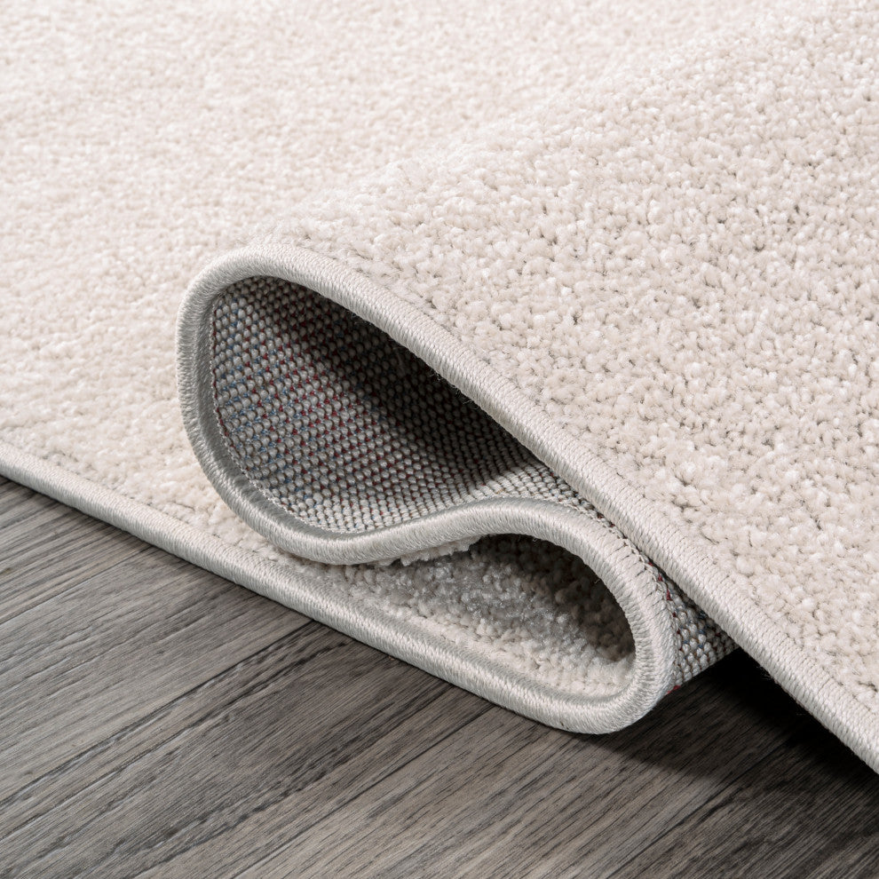 Haze Solid Low-Pile Ivory 6' Round Area Rug