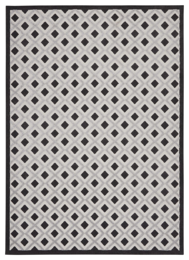 7' X 10' Black And White Geometric Indoor Outdoor Area Rug