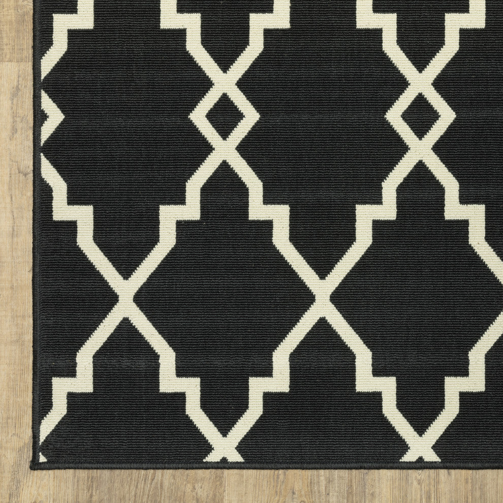 Martinique Lattice Black/ Ivory Indoor/Outdoor Area Rug, 6'7"x9'6"