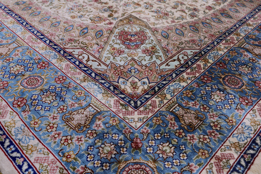 High End Persian 100% Silk Hand Knotted Rug 4' 0" X 6' 0'' Q4836