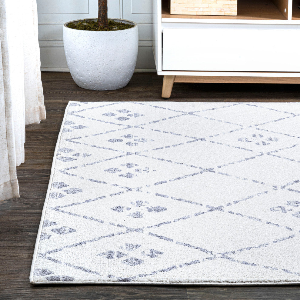Izil Moroccan Geometric Diamond Ivory/Light Gray 5'x8' Area Rug