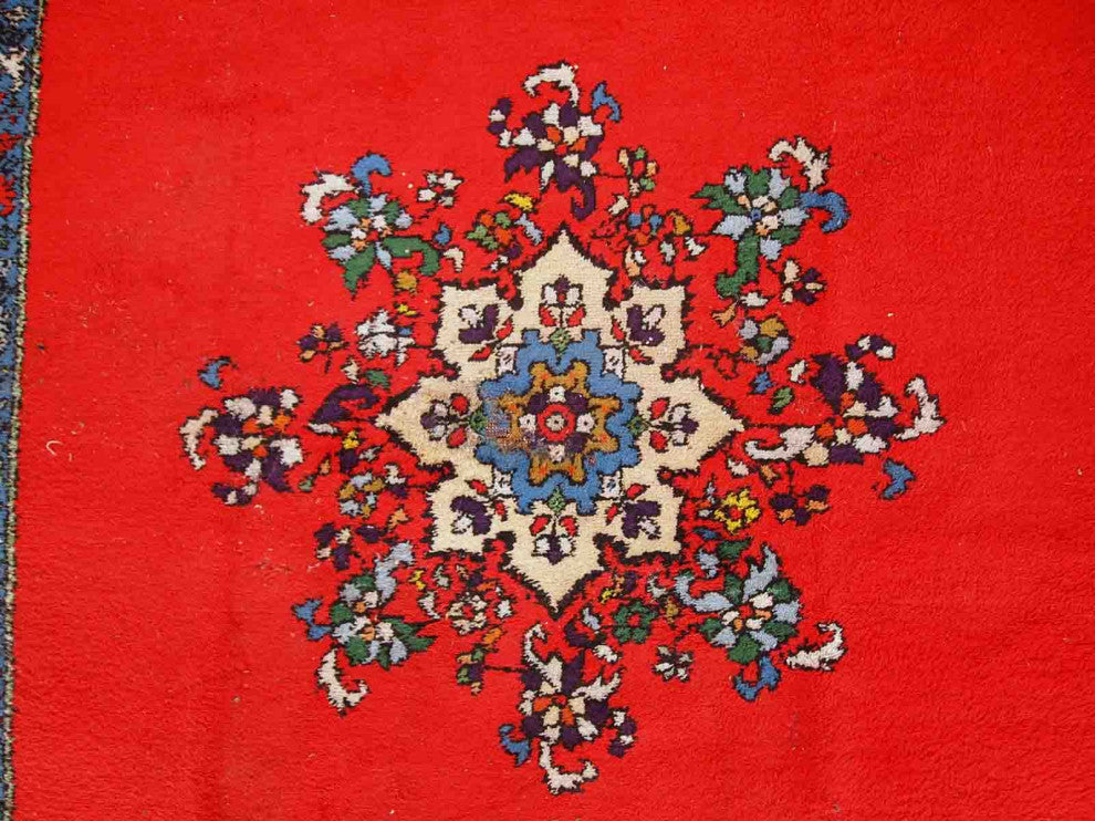 Handmade vintage Moroccan Berber rug 5.6' x 7.9' (170cm x 240cm) 1970s