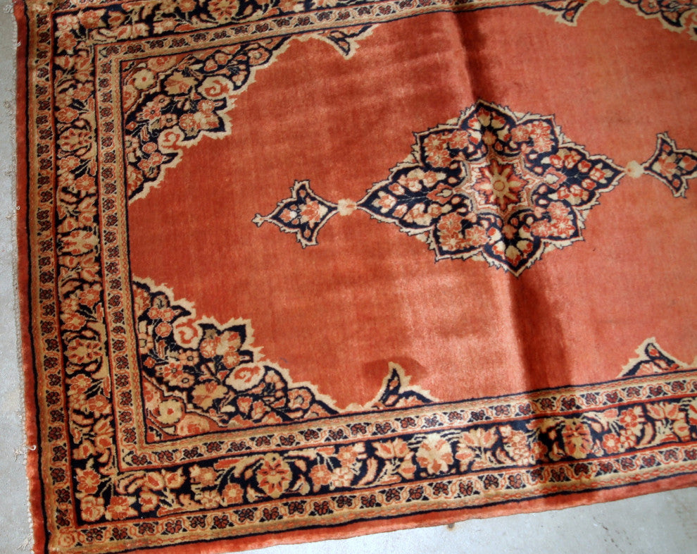 Handmade antique Persian Sarouk rug 3.5' x 5.3' (106cm x 161cm) 1920s