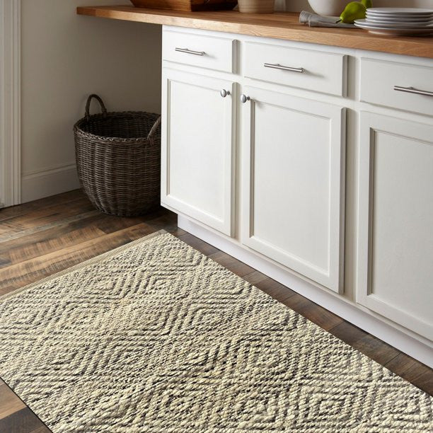 7" x 9" Tan and Gray Ornate Geometric Area Rug