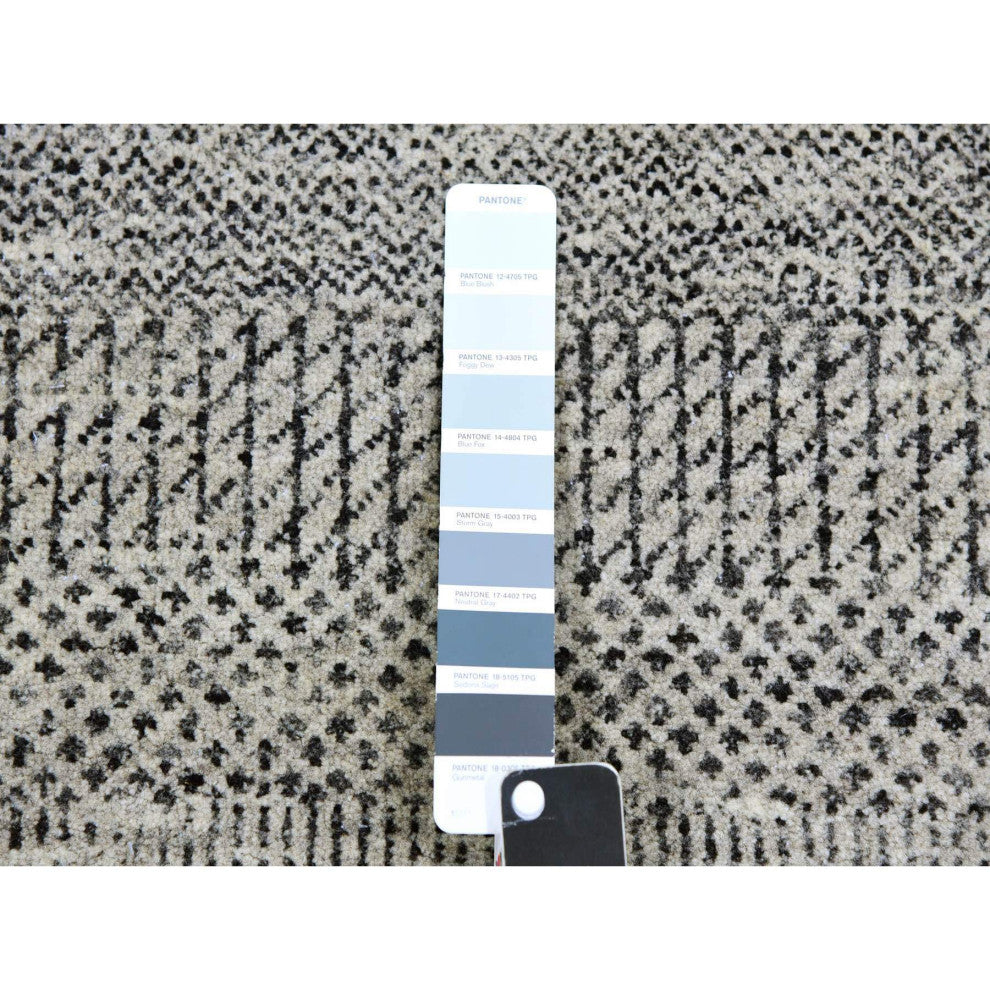 Bright Gray Hand Knotted Grass Design Round Pure Undyed Wool Rug, 7'9"x7'9"