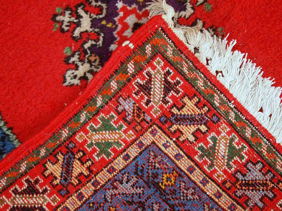 Handmade vintage Moroccan Berber rug 5.6' x 7.9' (170cm x 240cm) 1970s
