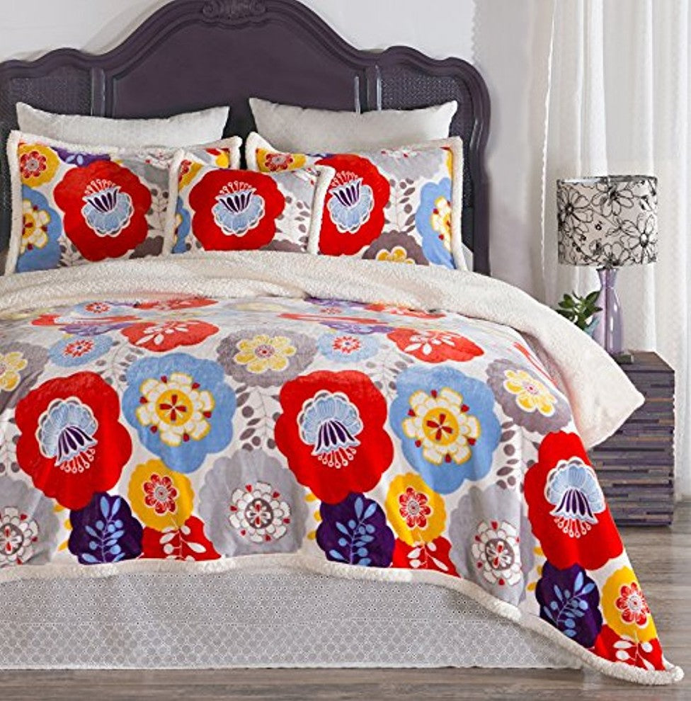 Retro Daydream Ultra Plush Sherpa Bedding Set, (Queen / Full, 4-Piece)