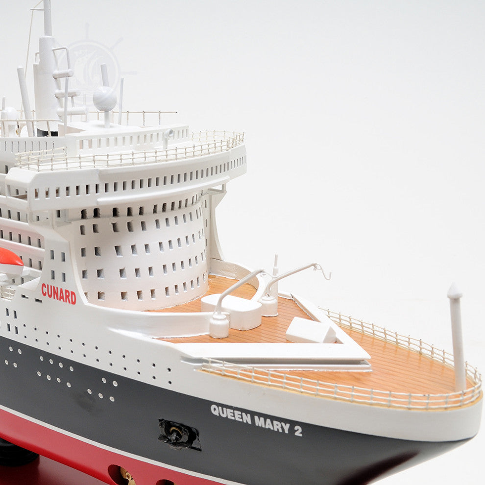 Queen Mary II L Cruise Ship Model