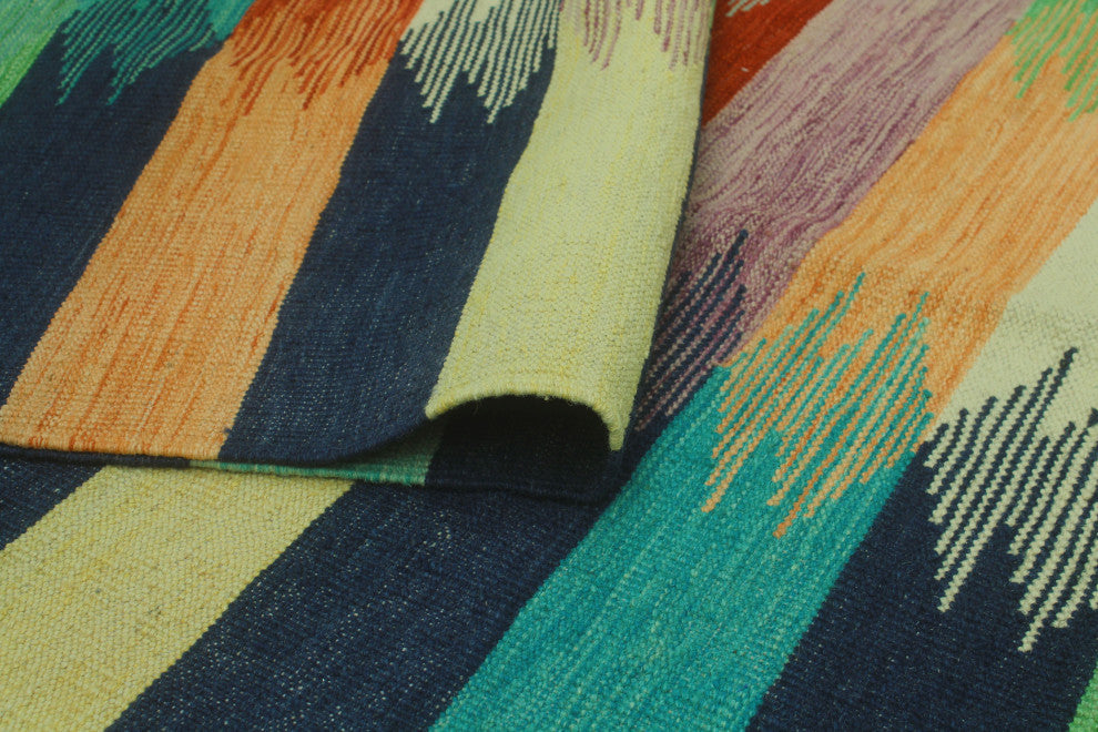 Winchester Kilim FeLight on Ivory/Blue Rug, 6'5x9'10