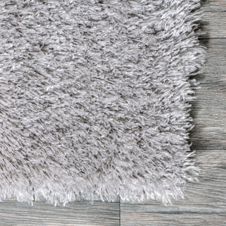 Nuloom Soft and Plush Cloudy Solid Shag Rug, Silver 5'3"x7'6"
