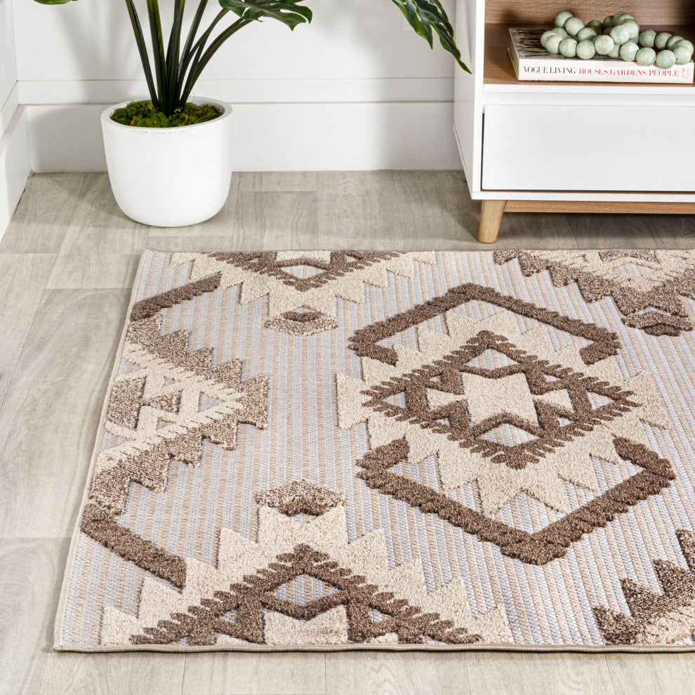 Sumak High-Low Neutral Diamond Indoor/Outdoor Area Rug, Brown/Ivory, 3x5