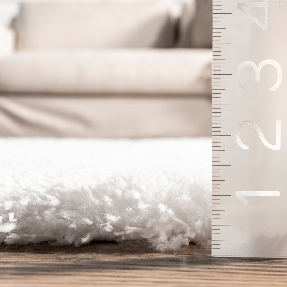 Nuloom Soft and Plush Cloudy Solid Shag Rug, Snow White 5'3"Round