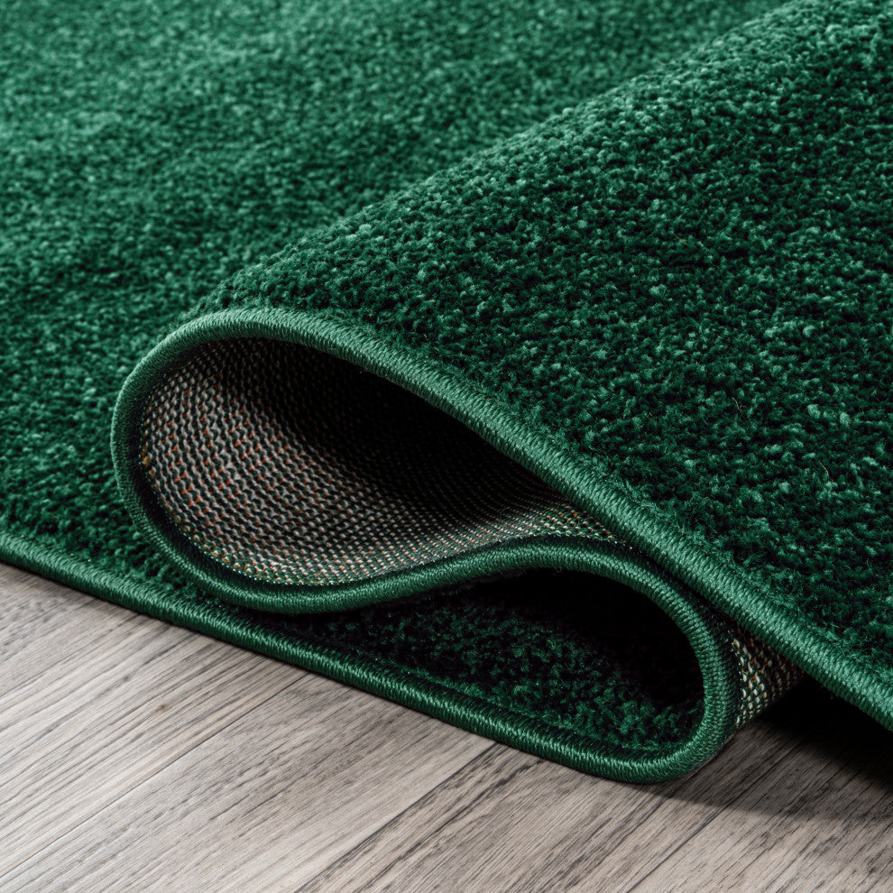 Haze Solid Low-Pile Emerald 8' Round Area Rug