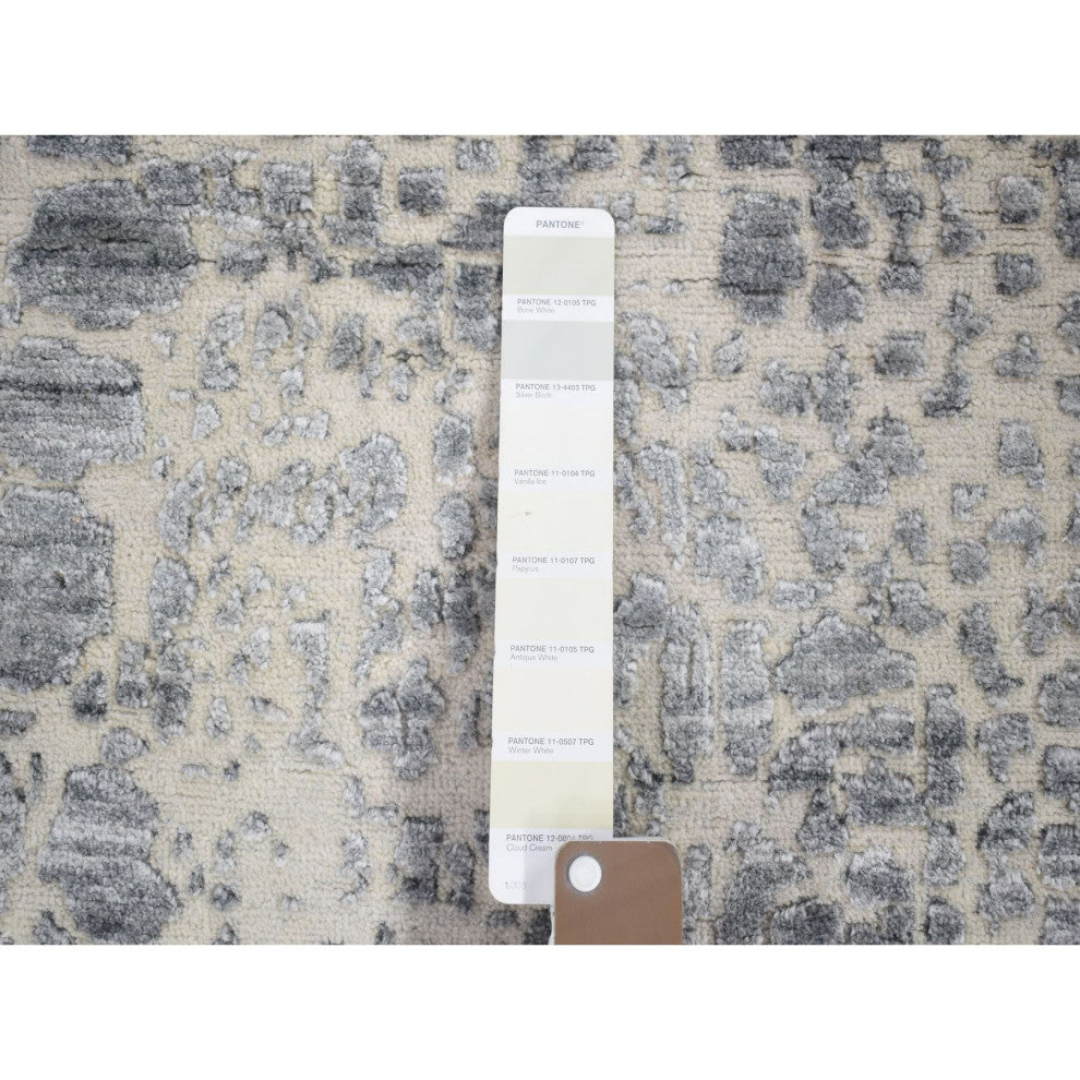 Ivory, Modern Design, Hand Knotted Plant Based Silk with Wool Rug, 4'0" x 6'0"