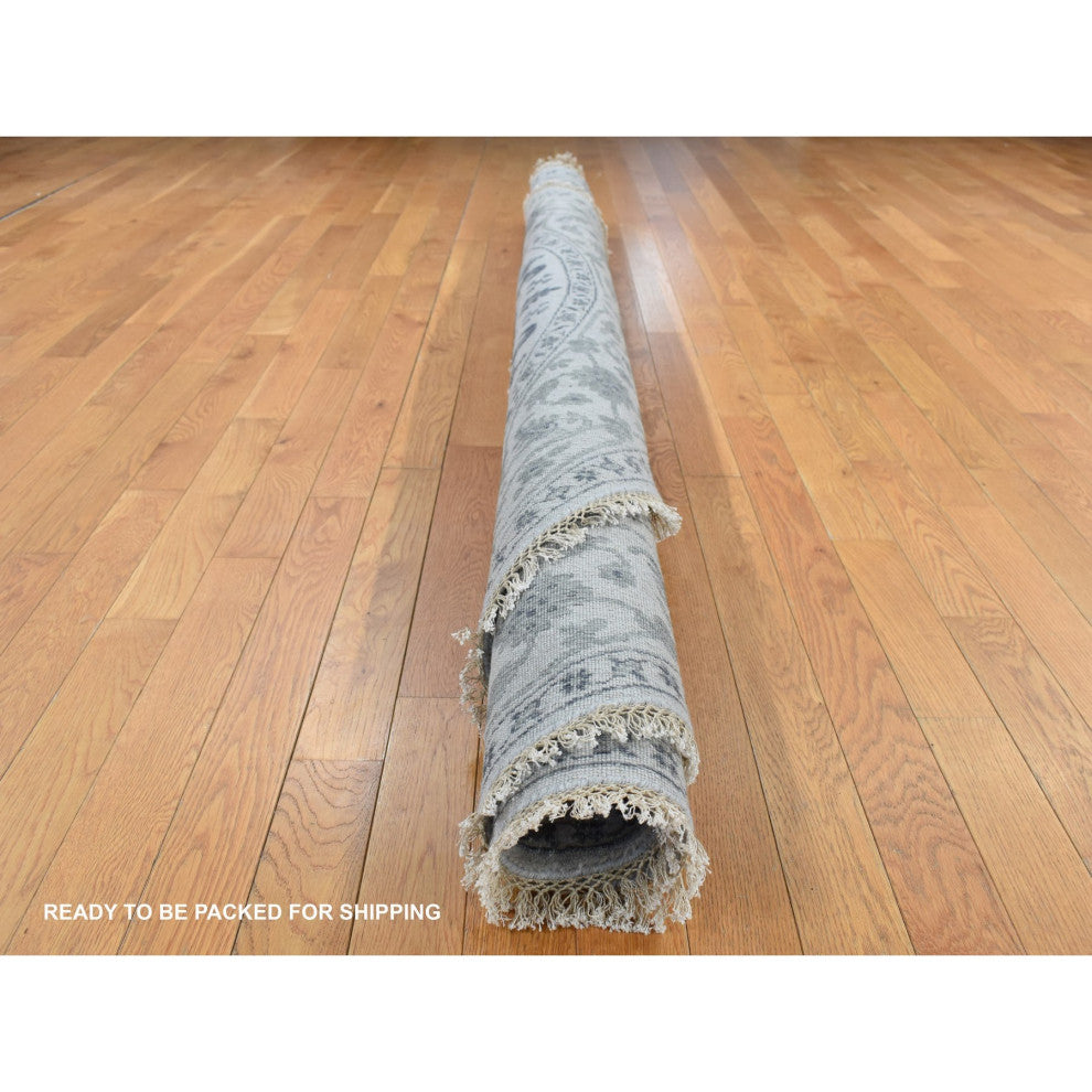 Gray Heriz Design Wool and Silk Hand Knotted Round Rug 8'1" x 8'1"