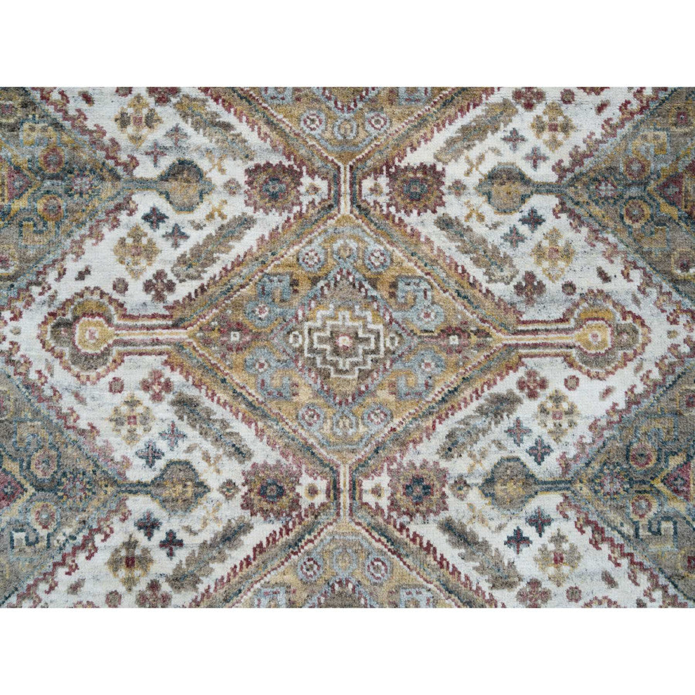 Ivory Shiraz Rosettes Border Wool Hand Knotted Round Oriental Rug, 5'10"x5'10"