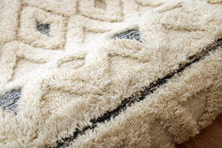 Tufted Geometric Diamonds and Stripes Round Rug, 6' Round