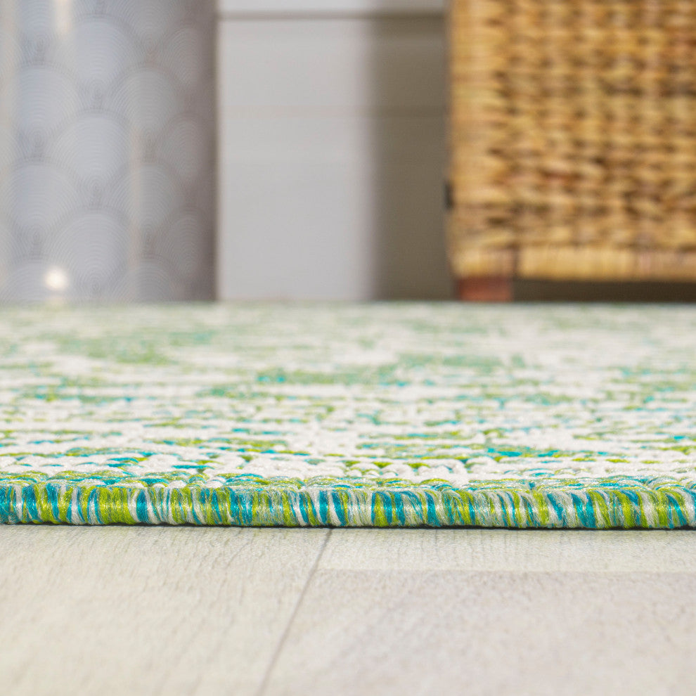 Sinjuri Medallion Textured Weave Indoor/Outdoor, Cream/Green, 2x10