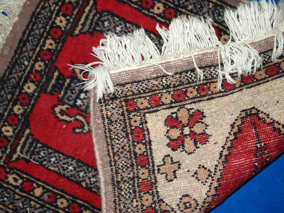 Handmade vintage Pakistani Lahore prayer rug 1.5' x 2' (46cm x 64cm) 1950s