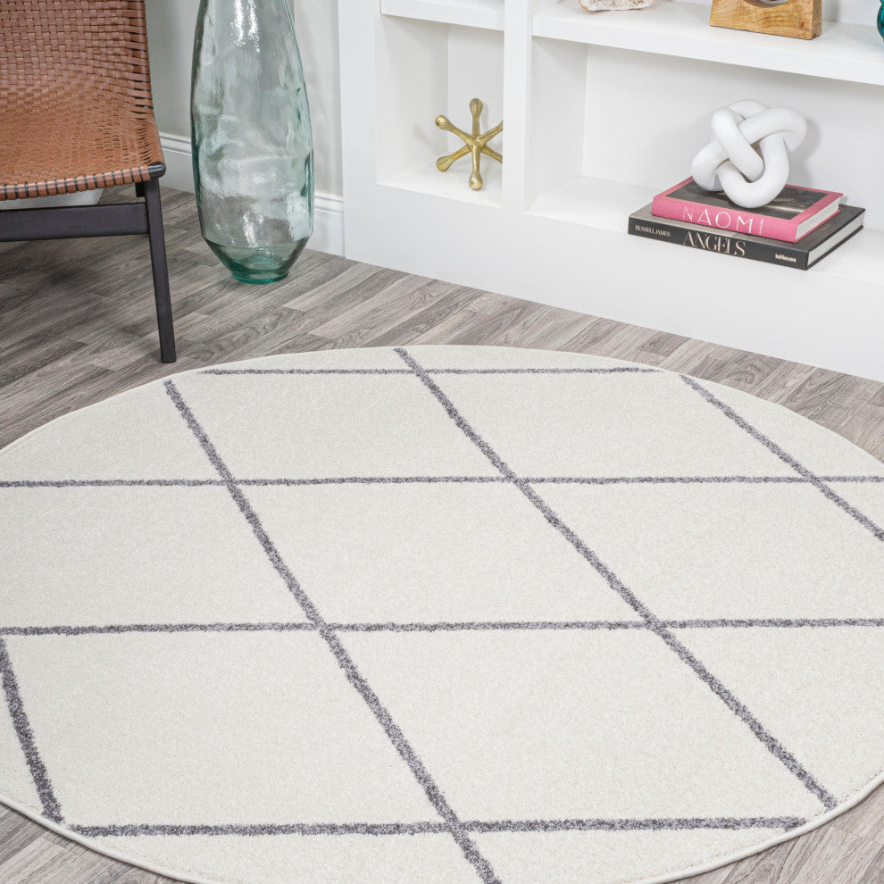 Cole Minimalist Diamond Trellis White/Gray 5' Round Area Rug